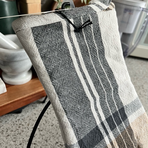 Hearth and Hand Fall 2023 Autumn Plaid Woven Oven Mitt - Picture 2 of 6